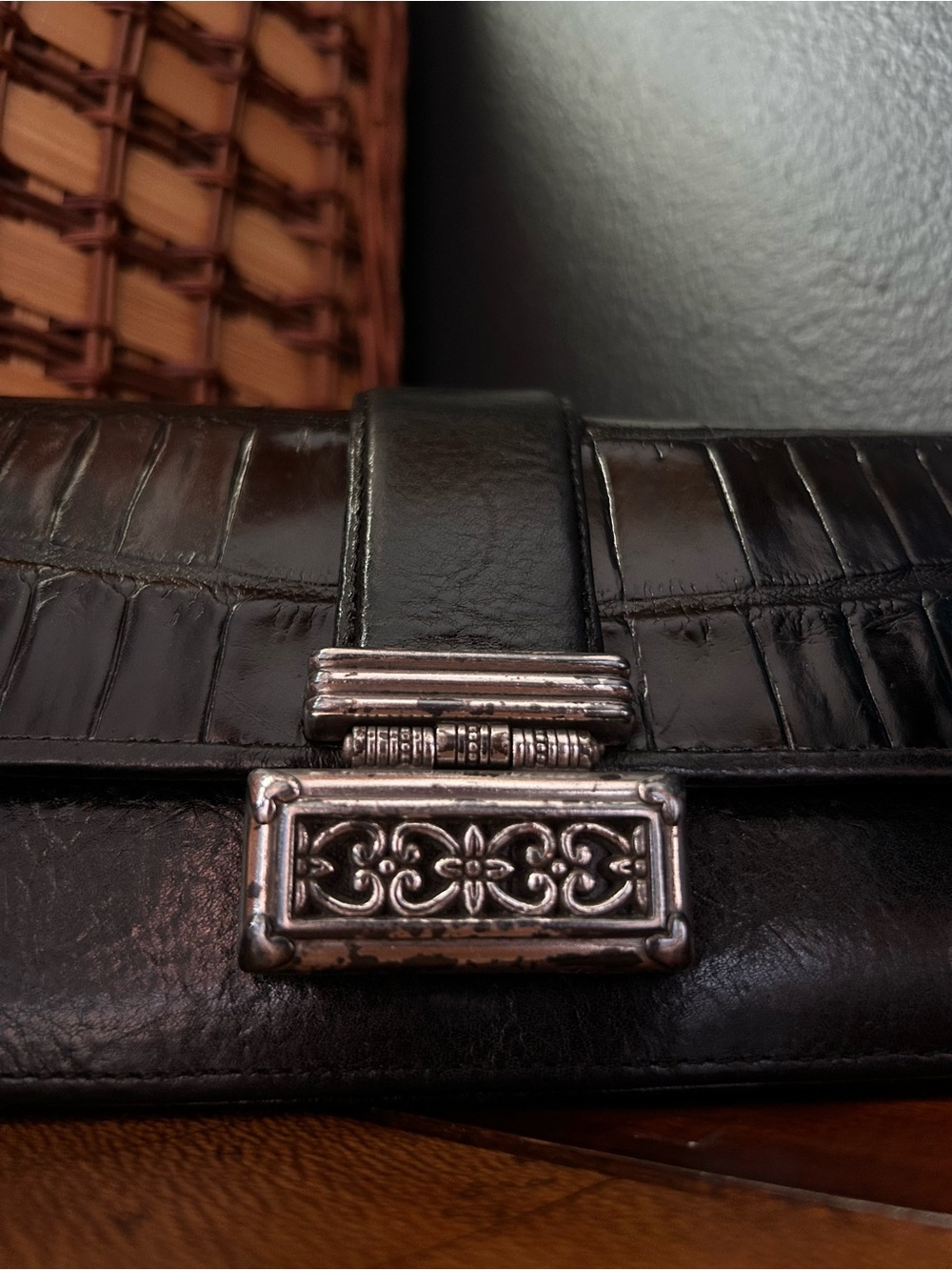 vintage Brighton croc-embossed black leather crossbody wallet - Picture 2 of 16